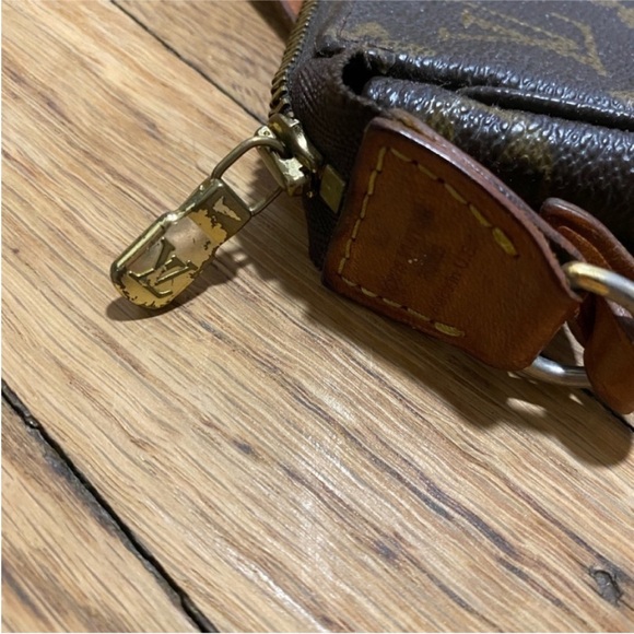 Vintage Louis Vuitton Pochette - Picture 8 of 13